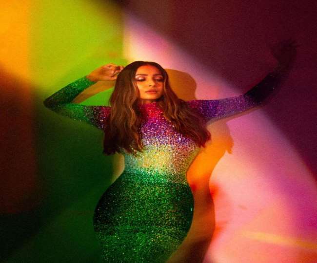 Malaika Arora showed off in a colorful and bright dress, fans started sighing after seeing the pictures
