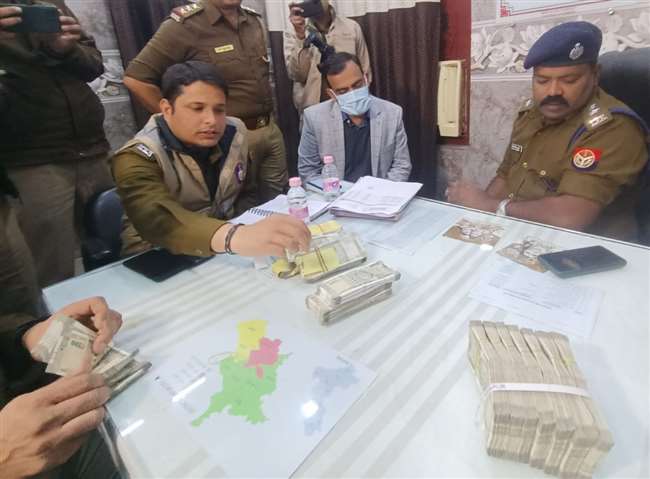Kanpur Commissionerate Police caught seven and a half crore rupees