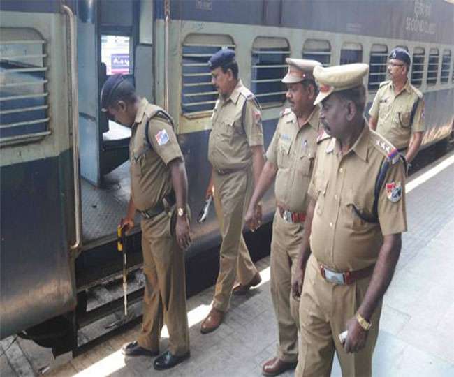 Three teenage girls being smuggled to the rescue from Sadbhavna Express