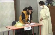 Voting continues for 59 seats in the fourth phase of UP elections, Mayawati casts her vote in Lucknow