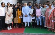 PM Narendra Modi met the students who returned from Ukraine, inquired about their health and posed for pictures