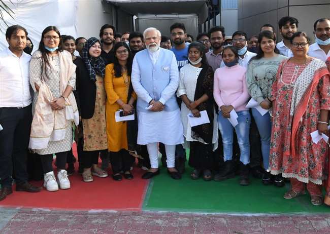 PM Narendra Modi met the students who returned from Ukraine, inquired about their health and posed for pictures