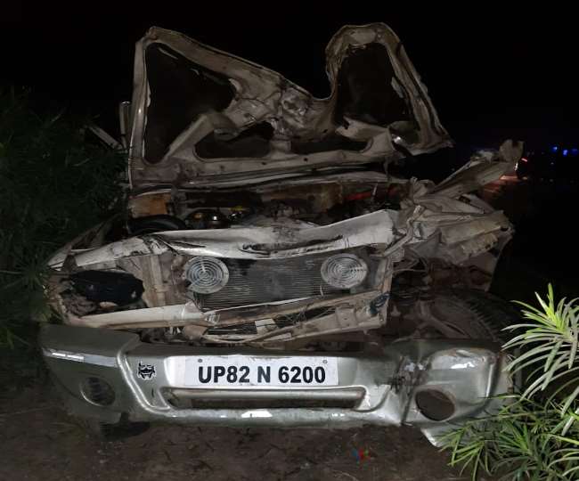 Speeding truck hit the car in Basti, three CRPF jawans returning from election duty killed
