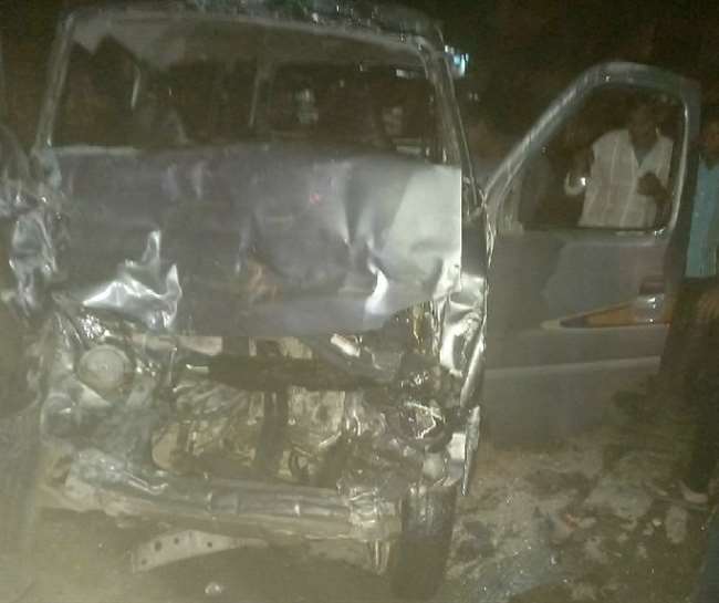 Big accident in Kannauj: Car collided with two accidental mini trucks, eight injured including bride and groom