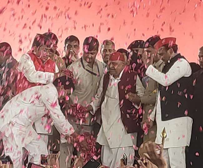 Mulayam's clan gathered in Saifai: Mulayam Singh said - SP youth party, can never grow old, Akhilesh-Shivpal celebrated the festival together