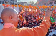 Yogi's road show in Gorakhpur was full of people, echoed slogans, I am also saffron-clad