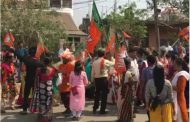 BJP shines in trends, workers celebrated Holi of victory, said - Baba in UP