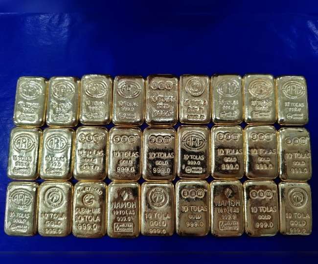 Passenger caught with more than 1.5 crore gold at Lucknow airport, Air India bus driver also arrested