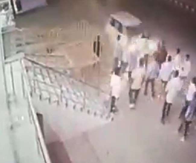 Car rider tramples people outside marriage hall in Lucknow, one dead