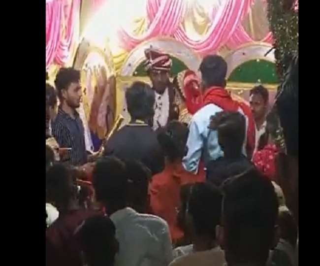 The bridegroom was pouring Jaimal, the bride showered slaps, Video Viral