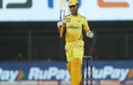 Dhoni gave Chennai victory by scoring 17 runs in the last over, Mumbai's 7th consecutive defeat