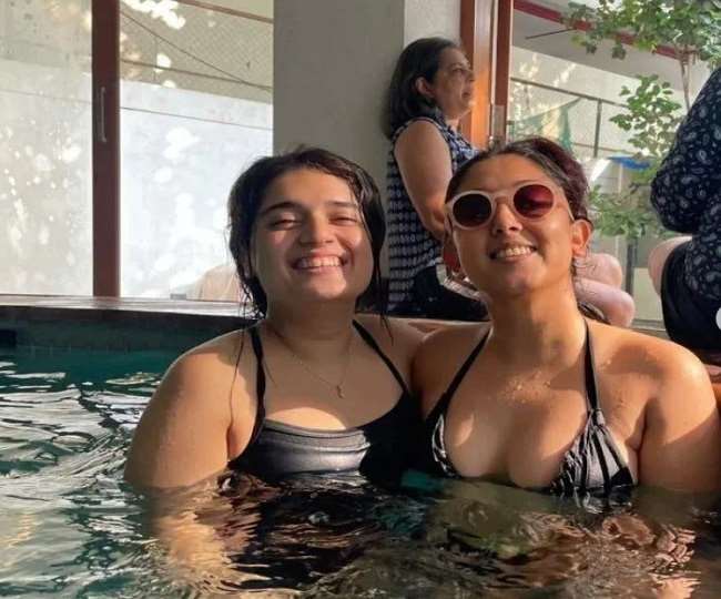 Ira Khan was seen having fun with friends in the pool, bold style seen in swimming dress