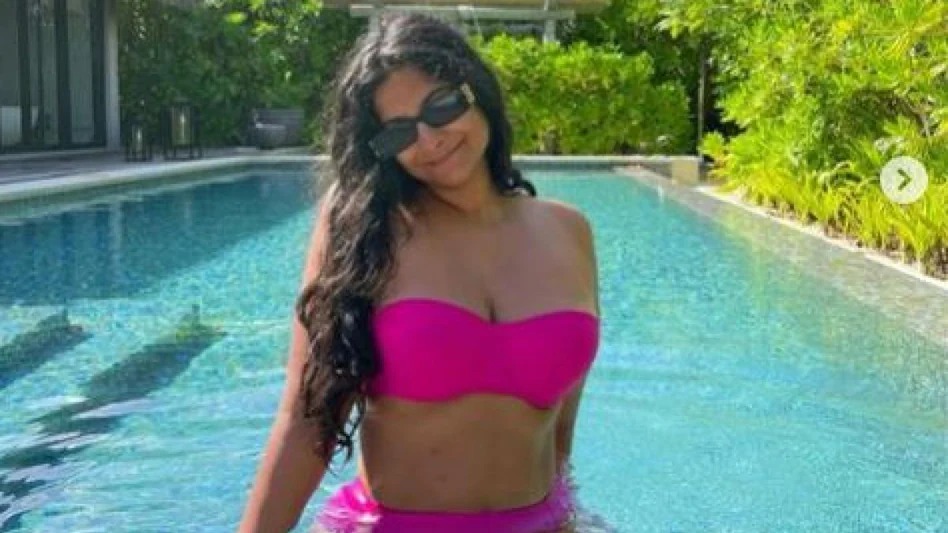 Anil Kapoor's daughter Rhea Kapoor entered the pool wearing a strapless bikini, sister Sonam Kapoor's heart came on the swimsuit