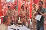 The accused of cow slaughter reached to surrender with folded hands, a placard around his neck, said, I am afraid of UP police