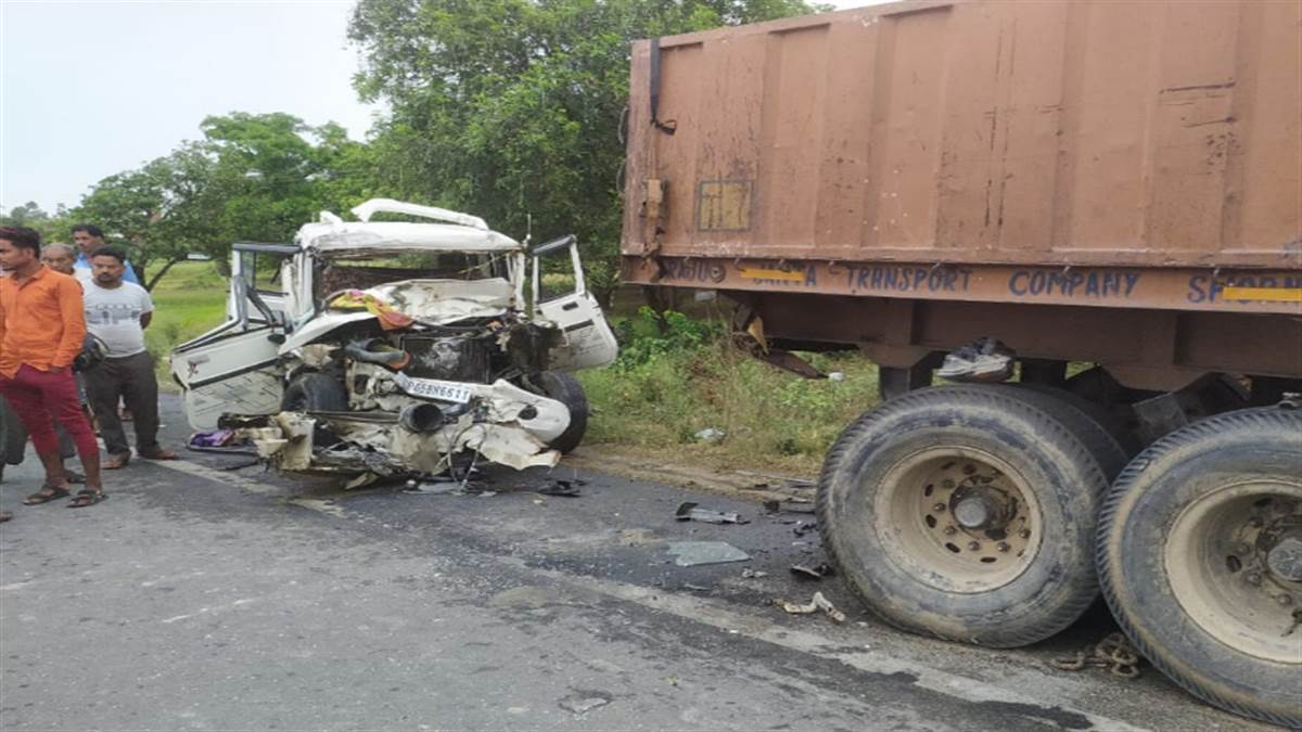 Bolero hit the trailer on Siddharthnagar highway, eight weddings died