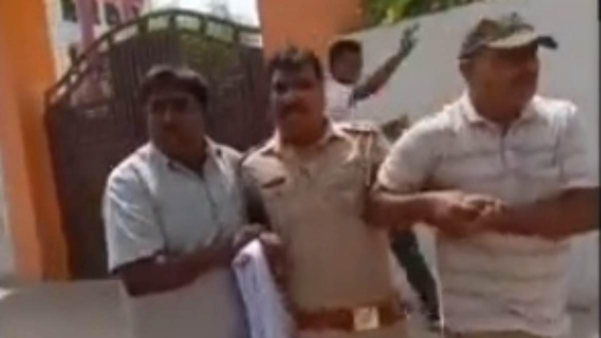 Anti-corruption team caught taking bribe to Inspector