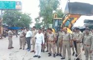 Closed in protest against Agneepath plan remained ineffective in Aligarh, police remained alert, flag march with bulldozer