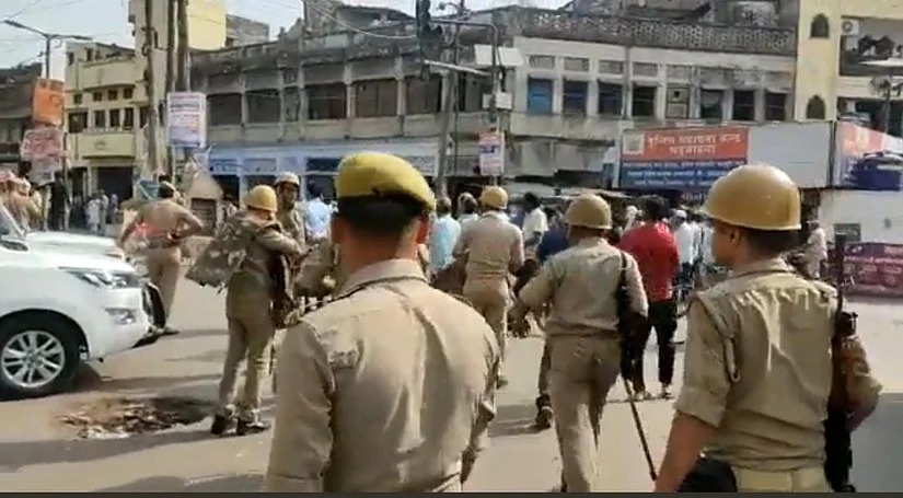 Ruckus, lathi charge after Friday prayers in Kanpur between PM and President's visit