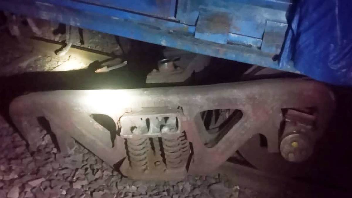Goods train derail near Rampur, trains passed through Chandausi