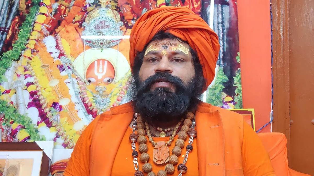 The Mahant of Ayodhya was furious after seeing the poster of 'Kali', threatened the filmmaker to 'separate his head'