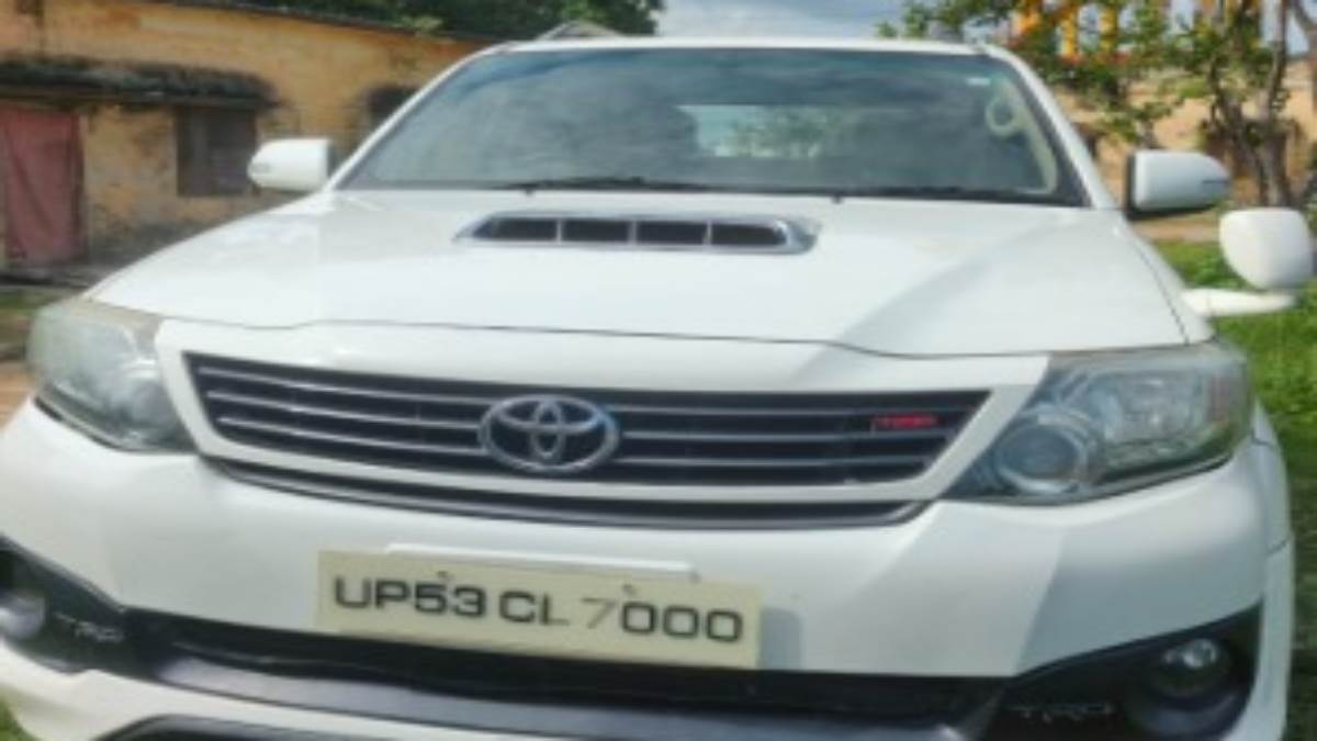 Big action on brother of mafia Rakesh Yadav, five vehicles worth lakhs seized