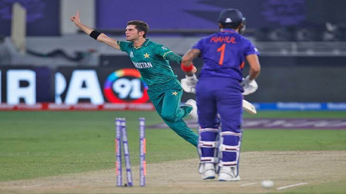 Big blow to Pakistan, lethal bowler out of tournament