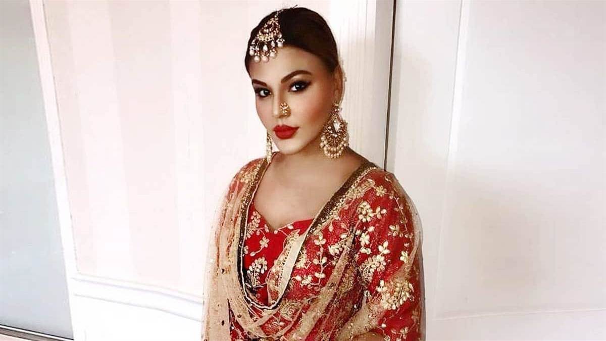 Rakhi Sawant's surgery lasted for four hours in a Mumbai hospital, the actress said - in my stomach...