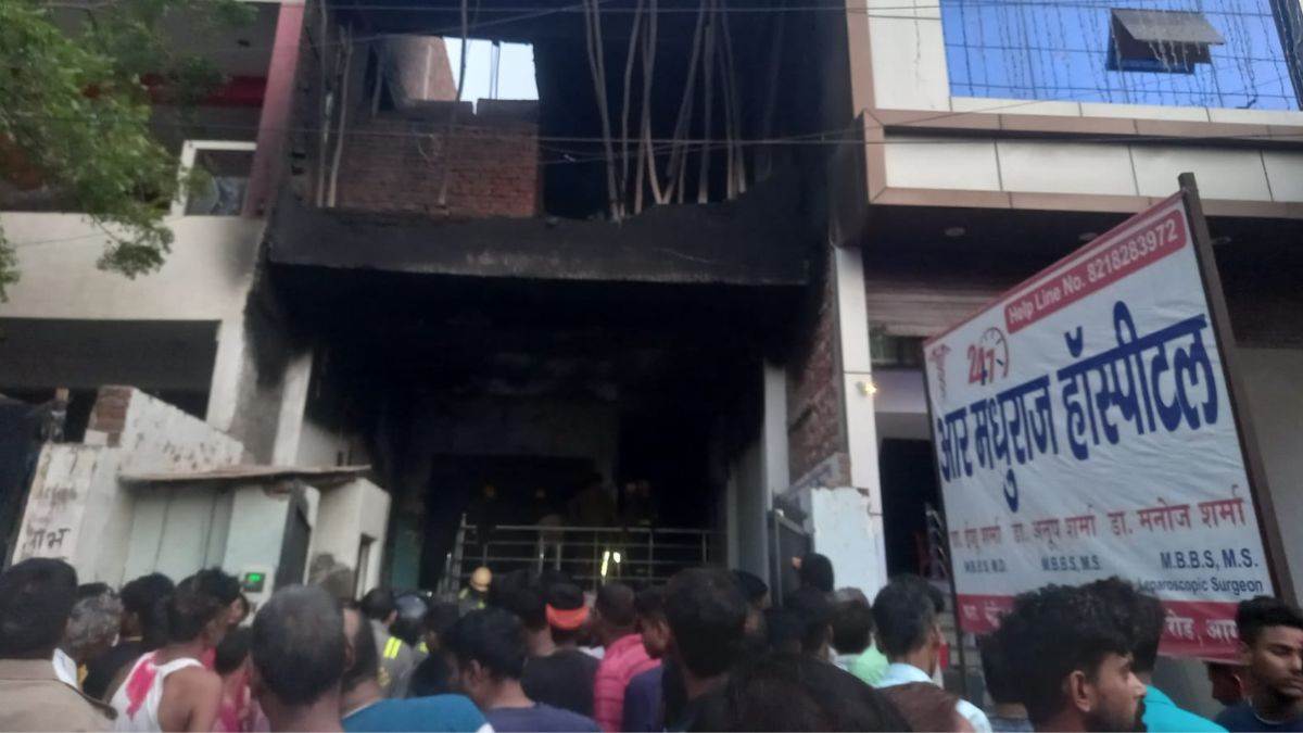 Massive fire in Agra hospital, death of operator and his son and daughter, three patients critical