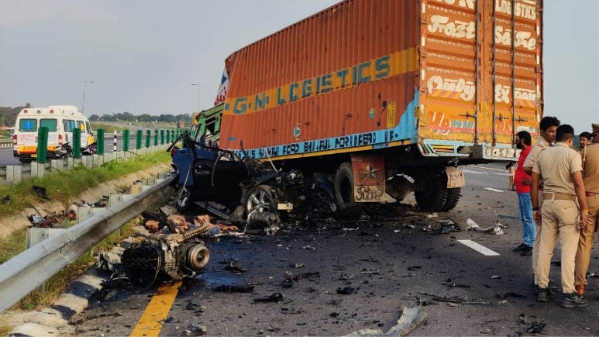 Big accident on Purvanchal Expressway, 4 killed in collision between BMW and container, 3 people from Bihar