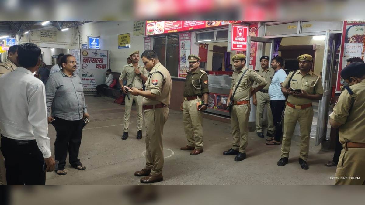 Mukhtar Ansari's nephew MLA Mannu Ansari's gunner attacked with a knife in the train, the miscreants snatched the carbine