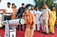 CM Yogi saw the view of solar eclipse in Gorakhpur with telescope and glasses