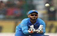 Who is the better option between Dinesh Karthik and Rishabh Pant against England? Ravi Shastri replied