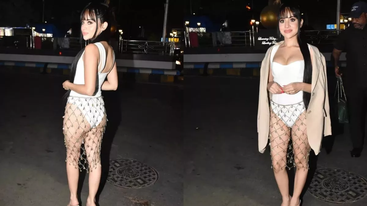 The skirt wrapped on the monokini, wearing ittarai urfi, again in the name of fashion gave a shock of 440 vault