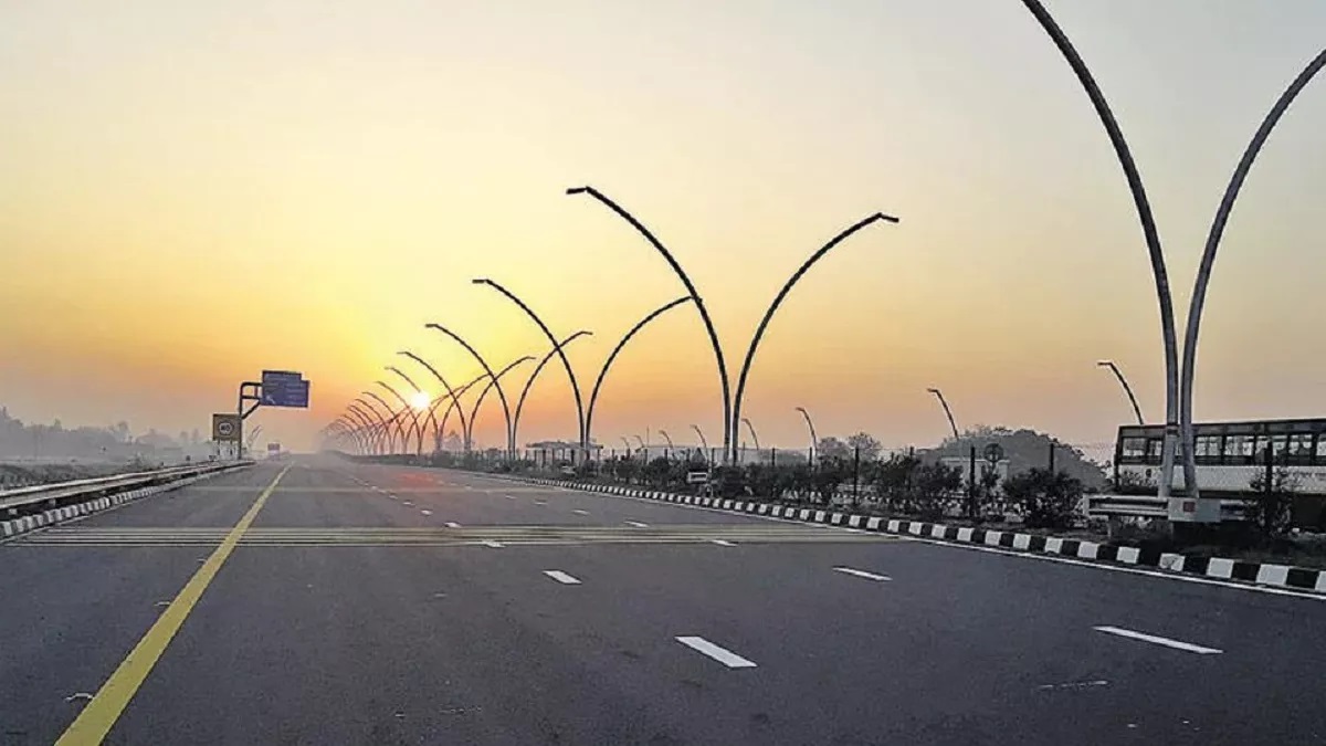 Couple killed after car overturns after hitting divider on Agra-Lucknow Expressway