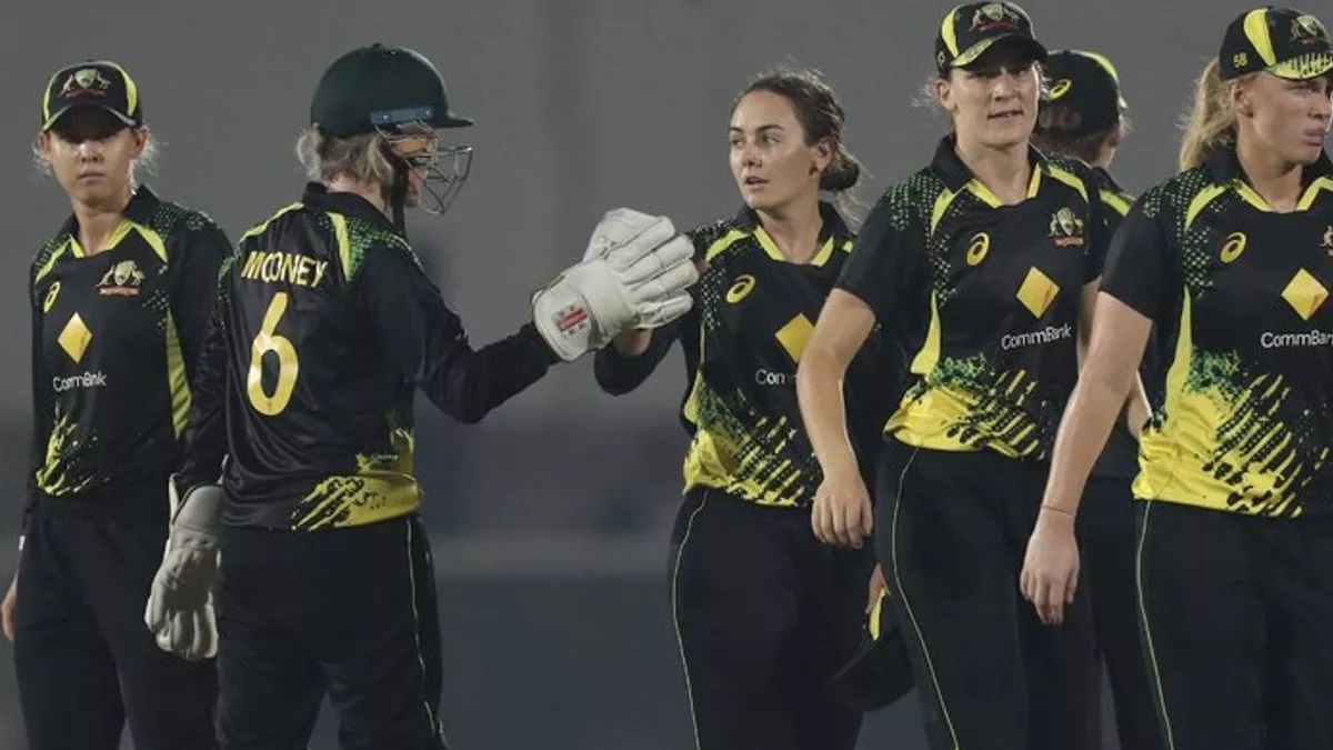 Australia won the fifth T20 by 54 runs with Heather Graham's hat-trick, Team India lost the series 4-1