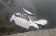 Painful accident on Lucknow-Bahraich highway, uncontrollable car fell into the pond, five Nepalis injured, two in critical condition