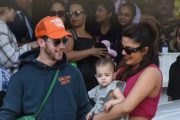 Daughter Malti was seen playing in Priyanka's lap, watch cute video