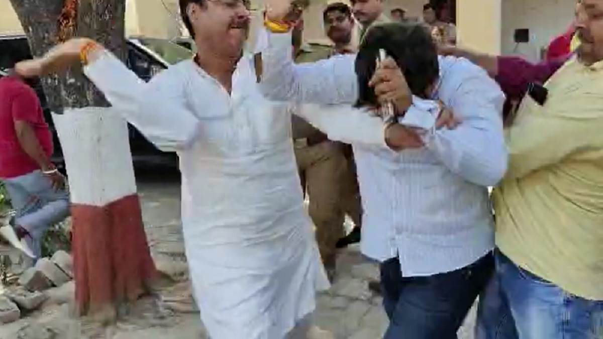 Uproar in Amethi over civic elections, SP MLA beats up BJP leader in front of police