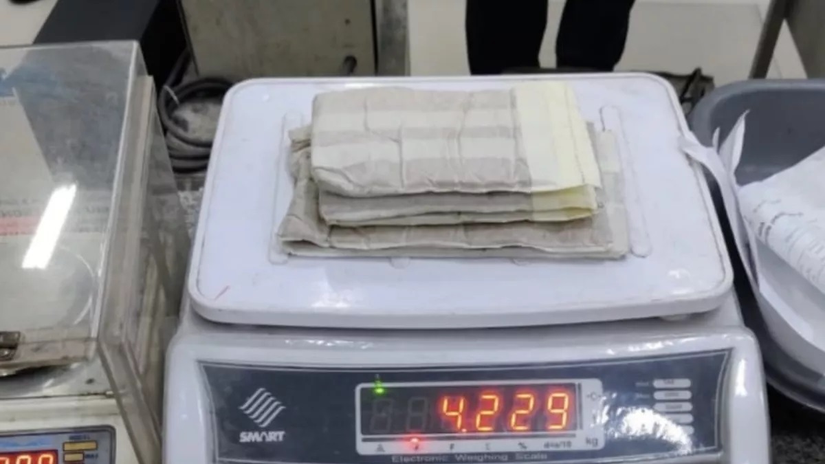 7.39 kg gold paste worth 4.5 crores caught from Lucknow airport, also a big stronghold of cigarette smuggling