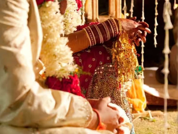 The groom offered less jewelry, the bride refused to marry, the procession returned