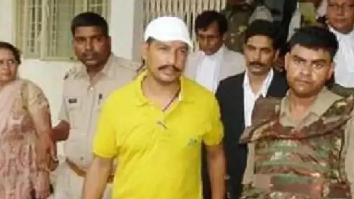 Action in the murder of gangster Sanjeev Jeeva, seven policemen posted in the security of the court suspended