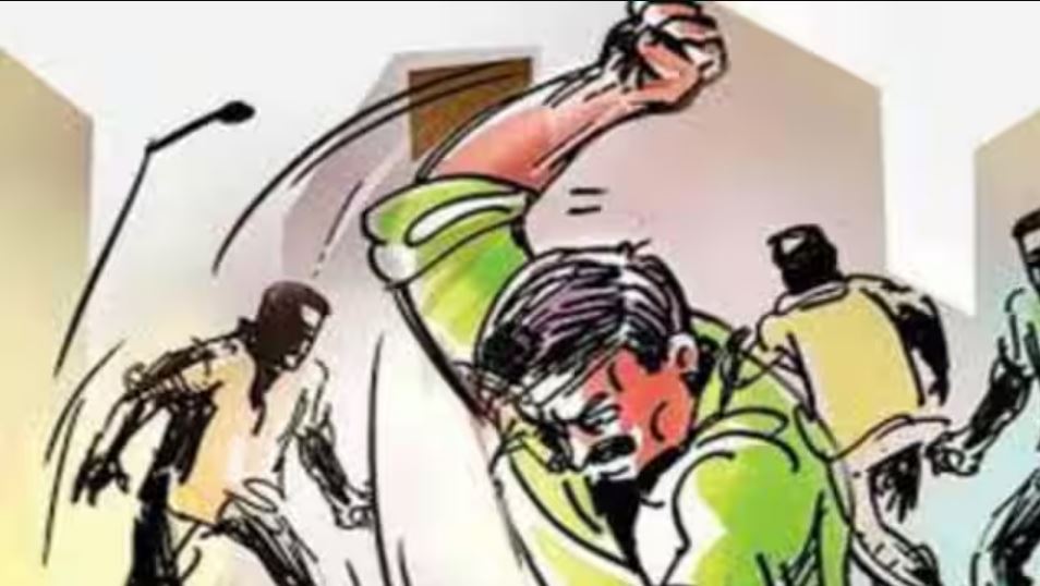 brother-in-law beat jeeja in Banda: there was a fight with sister, angry brothers beat her with sticks, condition critical
