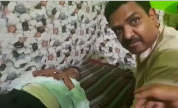 Minister Aseem Arun, who went on Kannauj tour, found Drunk Pradhan, asked- Who are you? video viral