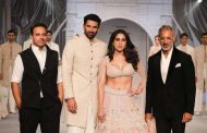 Sara became the showstopper with Aditya Roy Kapur, seeing the walk of the actress, users said - 'Deduct 50 rupees for overacting'