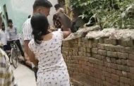 UP: In 40 seconds, the girl hit the face of the young man with 15 slippers, the order of the Panchayat in the discussion