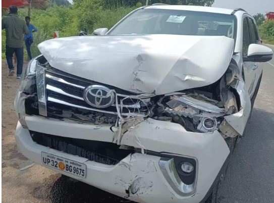 Union Minister Anupriya Patel's husband's car accident, injury to hand and leg