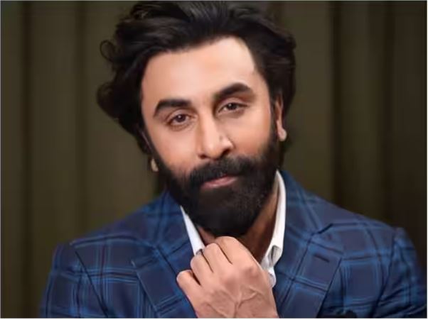 Ranbir Kapoor gave a befitting reply to the lipstick controversy, social media had called the actor a toxic husband