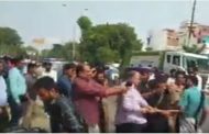 Hooliganism of Chief Proctor of Allahabad University, uproar over student being beaten with a stick