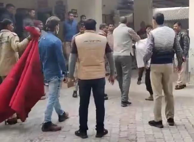 Youth sets himself on fire in Unnao SP office premises, victim's brother makes serious allegations against police officer