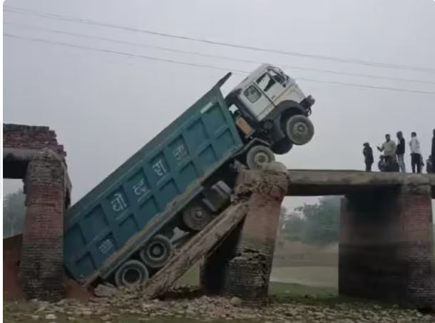 Dilapidated bridge collapsed due to passing of dumper, many villages lost contact with tehsil